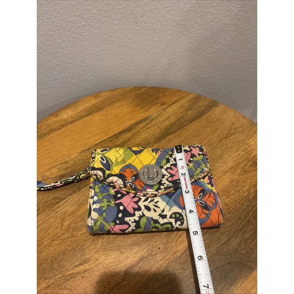 VERA BRADLEY~Rio~ Turnlock‎ Wallet/Wristlet/Clutch/ Card Holder ~Retired